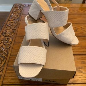 CLARKS SHEER 55 SLING, WHITE SNAKE SERPENT- 8M